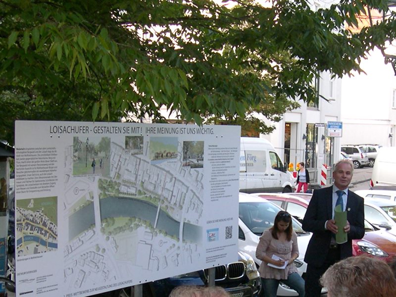 Enthüllung des Siegerentwurfs vom Architekturbüros Adldinger und Partner durch den 1. Bürgermeister Klaus Heilinglechner, den Architekten und dem LAW am 16.09.2014