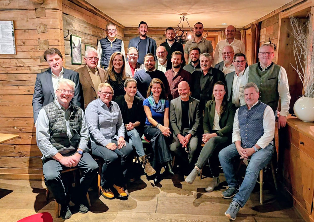 Gruppe von 26 Kandidaten zur Kommunalwahl 2026